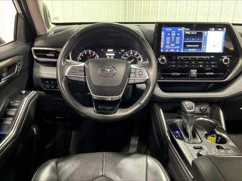 Used 2022 Toyota Highlander Limited image 5