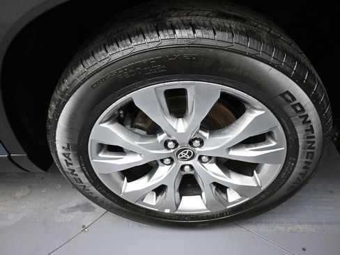 Certified 2025 Toyota Grand Highlander AWD image 15