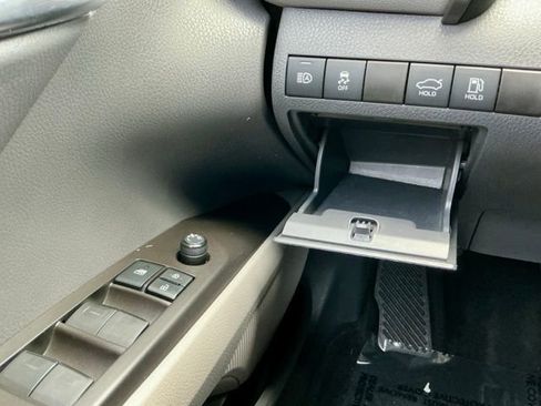 Used 2022 Toyota Camry SE FWD image 18