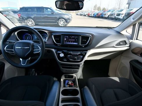 Used 2024 Chrysler Voyager LX FWD image 3
