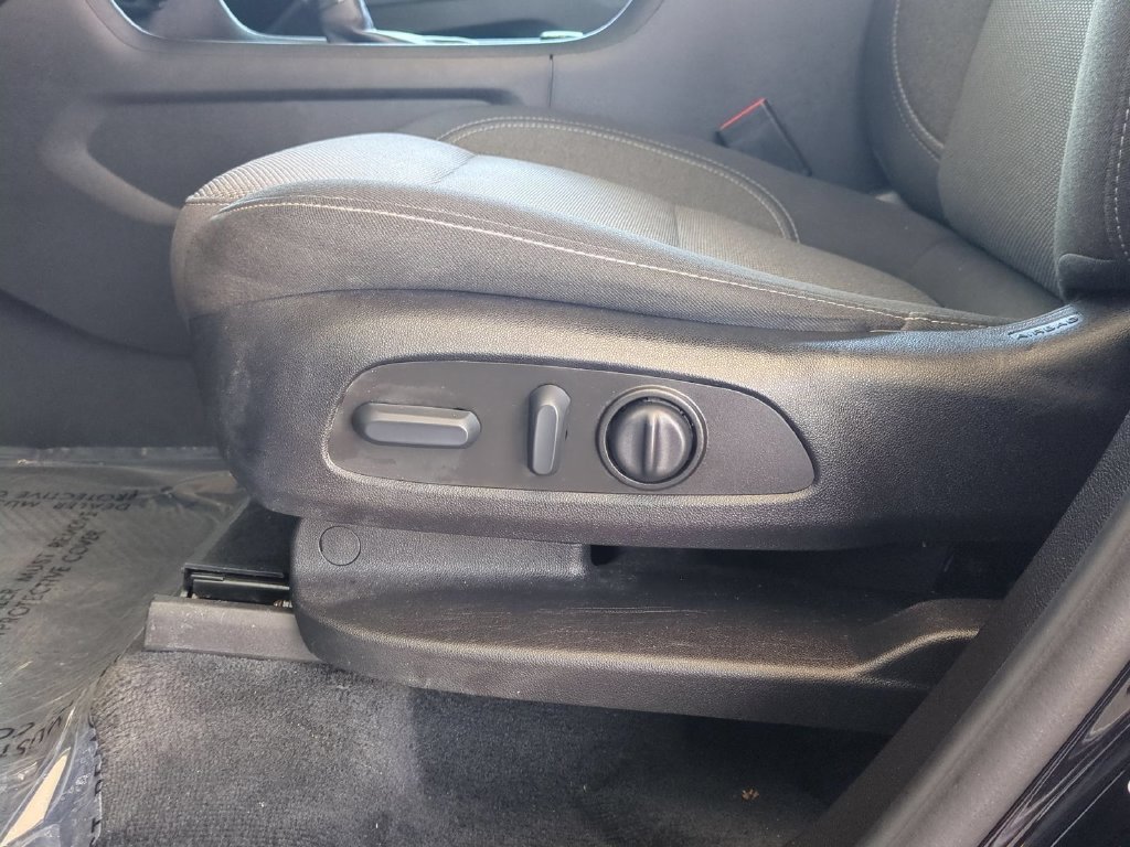 Used 2023 Chevrolet Traverse LT FWD image 22