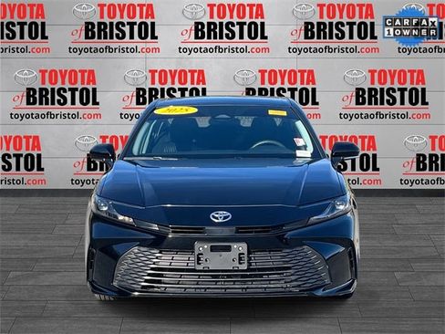 Used 2025 Toyota Camry XLE image 8