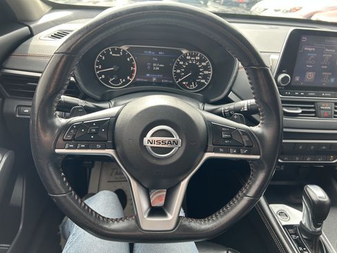 Used 2022 Nissan Altima 2.5 SR image 18