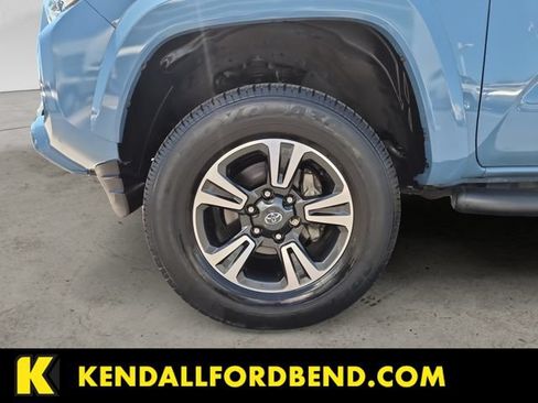 Used 2019 Toyota Tacoma TRD Sport w/ Technology Package RWD image 9
