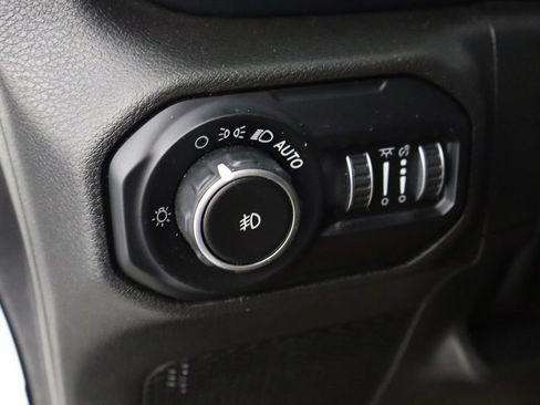 Used 2018 Jeep Wrangler Unlimited Sahara AWD/4WD image 22