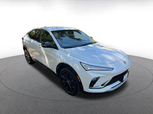 Used 2025 Buick Envista Sport Touring image 1