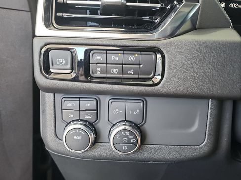 Certified 2025 GMC Yukon XL Denali w/ LPO, Floor Liner Package AWD/4WD image 18