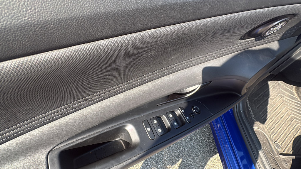Used 2025 Hyundai Elantra SEL FWD image 11