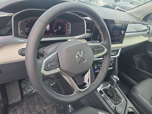 New 2025 Volkswagen Taos SEL image 6