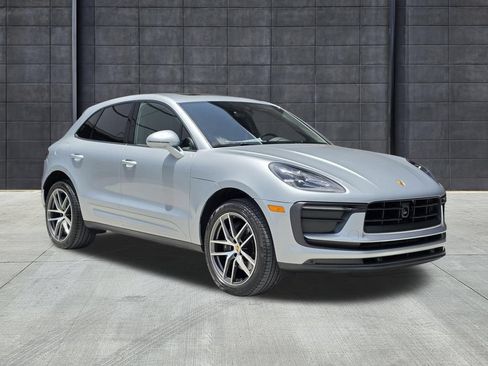 Certified 2023 Porsche Macan AWD/4WD image 6