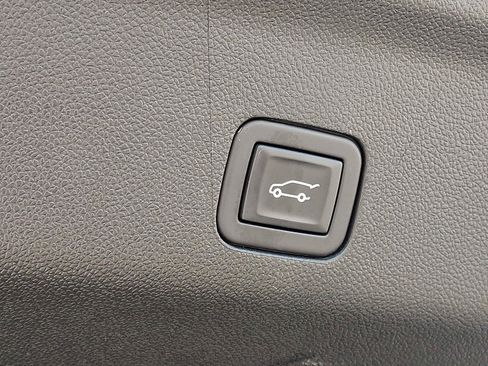 Used 2023 Chevrolet Tahoe Z71 w/ Z71 Off-Road Package image 28