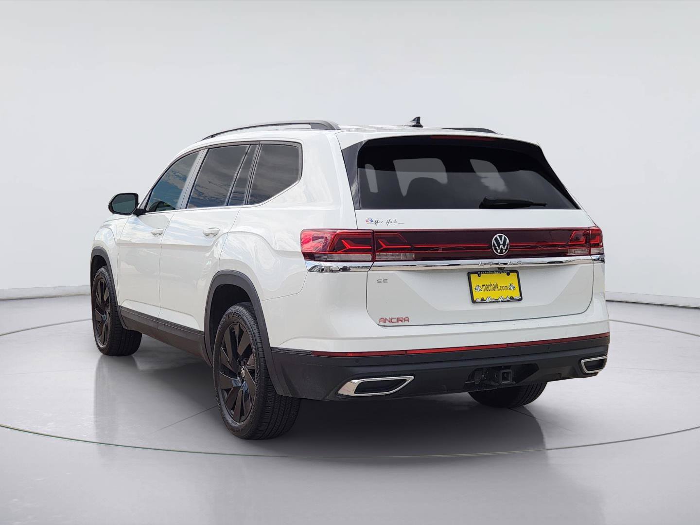Used 2024 Volkswagen Atlas SE w/ Black Wheel Package FWD image 7