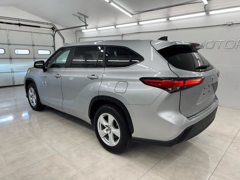 Used 2023 Toyota Highlander LE AWD/4WD image 10