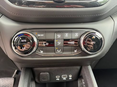 Used 2023 Chevrolet TrailBlazer LT w/ Convenience Package FWD image 32