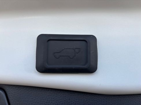 Used 2025 Toyota RAV4 XLE image 23