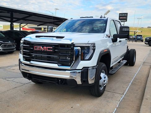 New 2026 GMC Sierra 3500 Pro w/ Convenience Package image 7