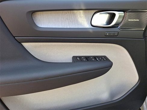 New 2025 Volvo XC40 B5 Ultra w/ Protection Package Premier image 7