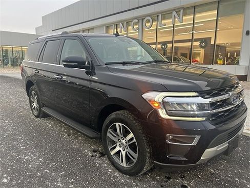 Used 2024 Ford Expedition Limited image 4