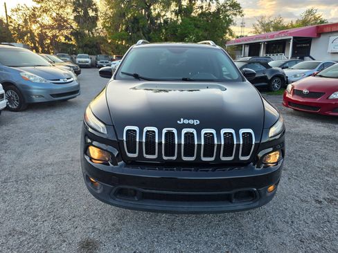 Used 2016 Jeep Cherokee Latitude FWD image 2