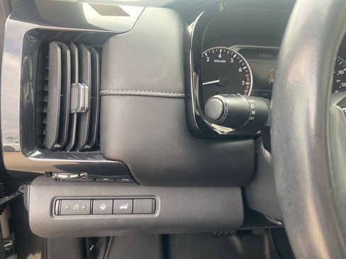 Used 2022 Nissan Pathfinder SV w/ SV Premium Package image 27