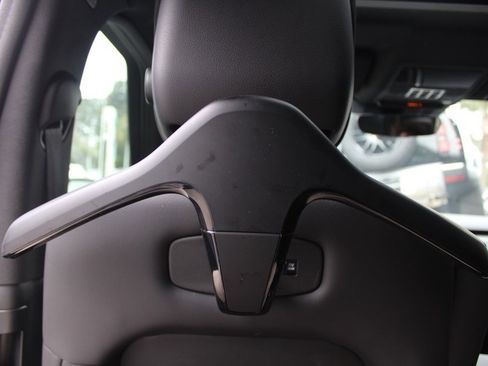 Certified 2025 Land Rover Discovery Dynamic SE image 38