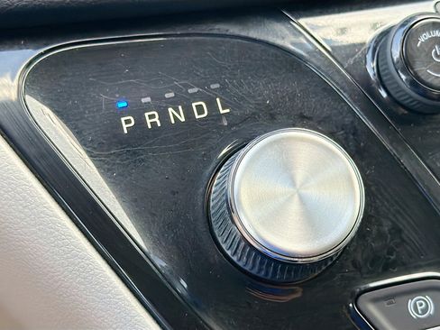 Used 2023 Chrysler Pacifica Touring-L FWD image 32