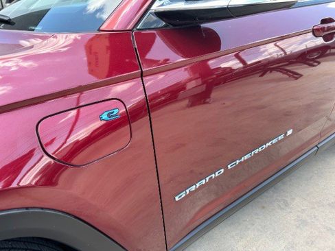 Used 2022 Jeep Grand Cherokee Limited 4xe image 26