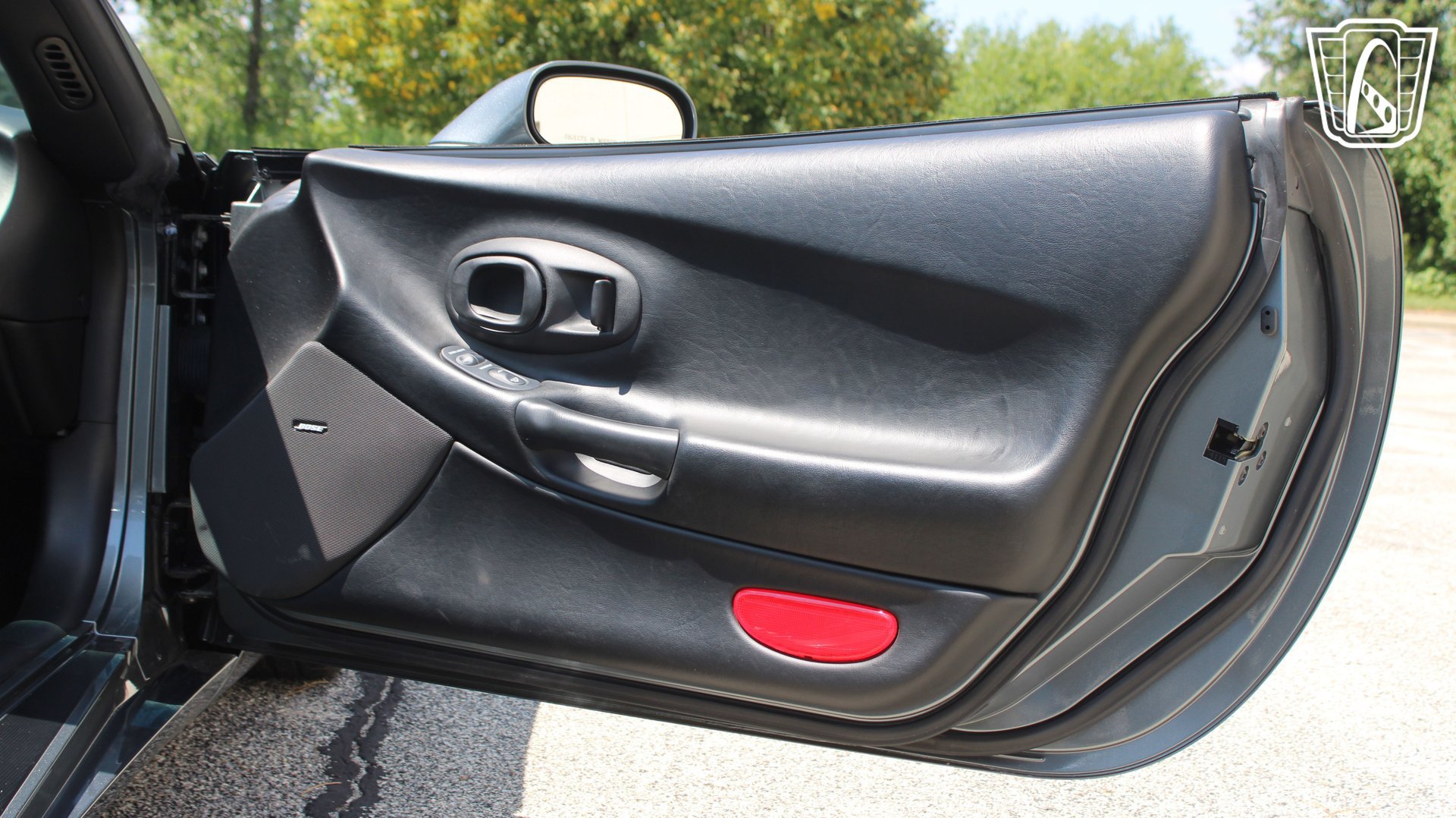 Used 2004 Chevrolet Corvette Convertible w/ Preferred Equipment Group RWD image 13