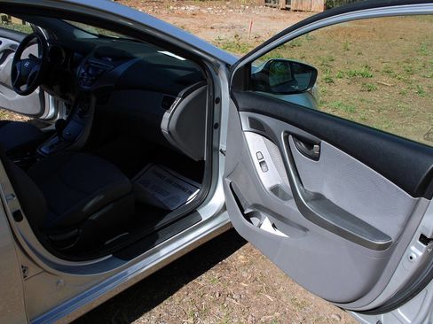 Used 2013 Hyundai Elantra GLS w/ Preferred Pkg image 36