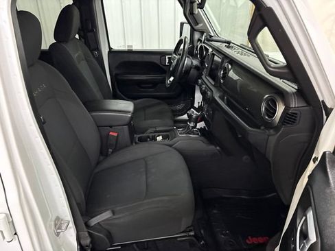 Used 2019 Jeep Wrangler Unlimited Sahara w/ Uconnect 4C Nav & Sound Group AWD/4WD image 32