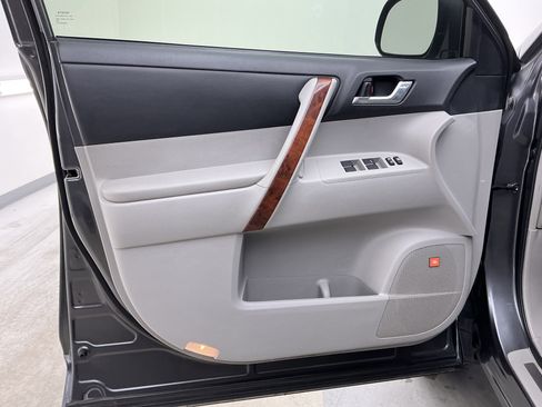 Used 2013 Toyota Highlander Limited image 16
