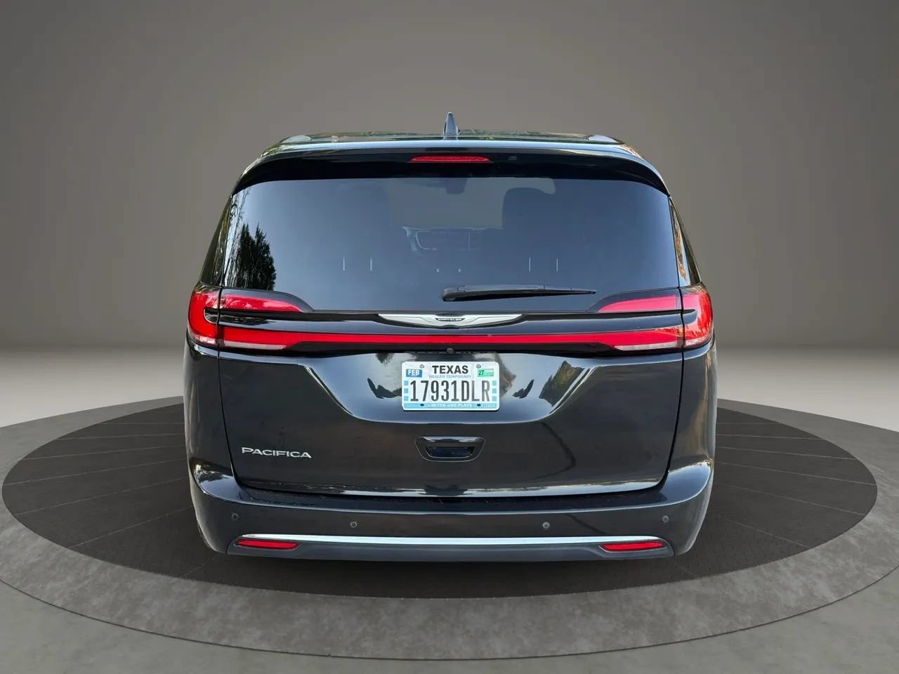 Used 2024 Chrysler Pacifica Touring FWD image 5