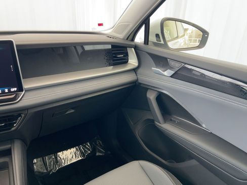 New 2026 Volkswagen Tiguan SE image 31