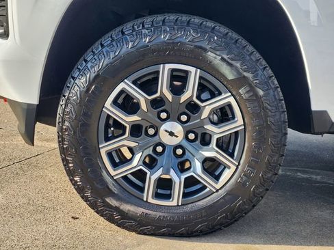 Used 2025 Chevrolet Colorado Z71 w/ Z71 Convenience Package 2 image 10