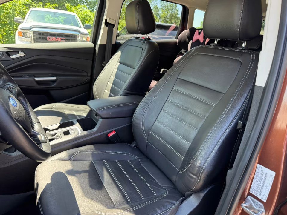 Used 2017 Ford Escape SE w/ SE Leather Comfort Package AWD/4WD image 10
