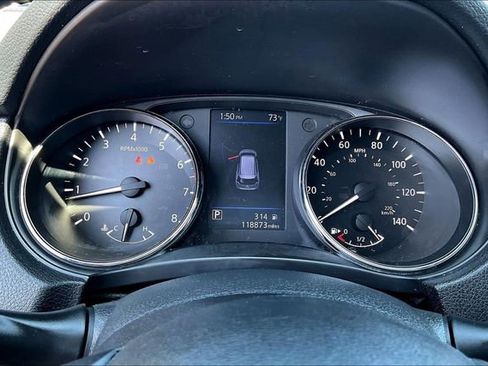 Used 2018 Nissan Rogue SV image 12