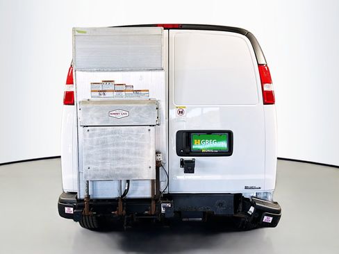Used 2021 Chevrolet Express 3500 w/ Driver Convenience Package image 8