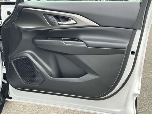 Used 2025 Chevrolet Equinox EV LT image 27