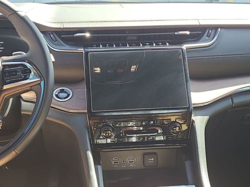 Used 2025 Jeep Grand Cherokee Summit image 24