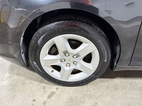 Used 2010 Chevrolet Malibu LS image 26