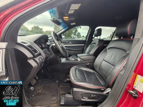 Used 2017 Ford Explorer XLT w/ Equipment Group 201A FWD image 16