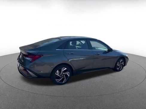 Used 2025 Hyundai Elantra Limited image 15