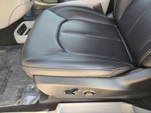 Used 2024 Chrysler Pacifica Touring-L FWD image 24
