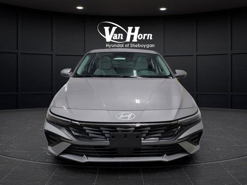 New 2026 Hyundai Elantra Limited FWD image 3