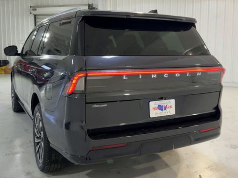 Used 2025 Lincoln Navigator Black Label image 8