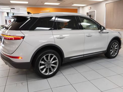 Used 2021 Lincoln Corsair AWD w/ Premium Package image 13