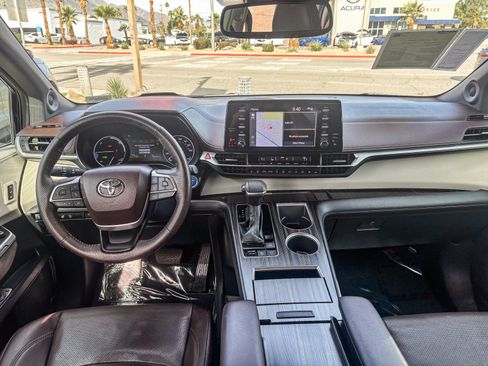 Used 2022 Toyota Sienna Platinum image 15