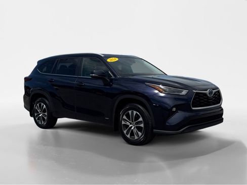 Used 2024 Toyota Highlander XLE image 8