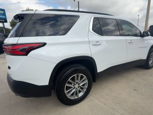 Used 2023 Chevrolet Traverse LT FWD image 8