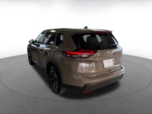 Used 2025 Nissan Rogue SV image 11
